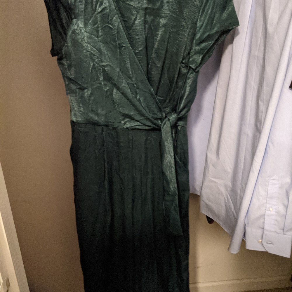 Emerald green satin jumpsuit - Lulu's size XL